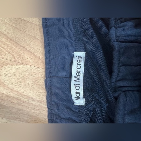 Mardi Mercredi Actif Flower Embroidered Sweatshorts - Picture 6 of 6